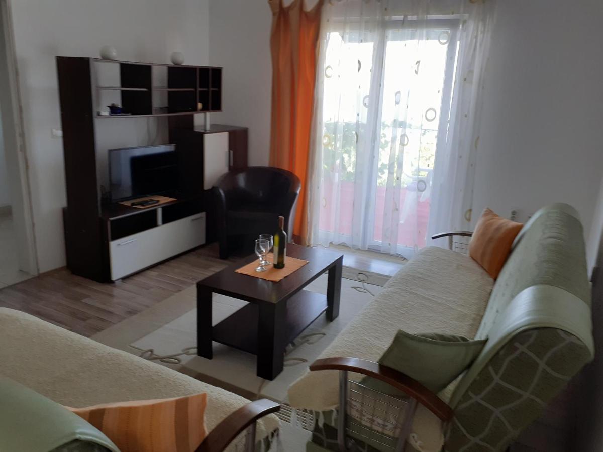 Apartment Vuk I Novak Ulcinj Exterior photo